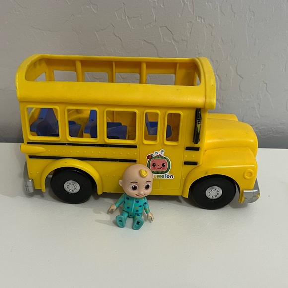 CoComelon Official Yellow JJ School Bus with Sound, 10IN Feature Vehicle with 3i - Picture 1 of 2